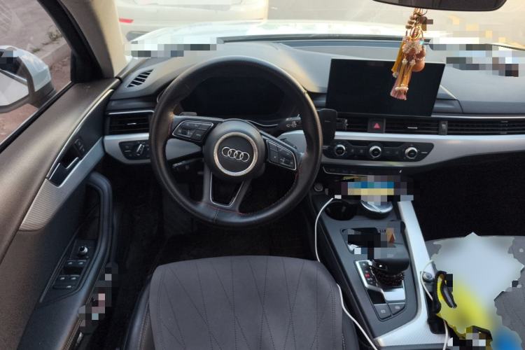 Used Audi A4L 2020 40 TFSI Fashionable and Elegant Model Steering Wheel