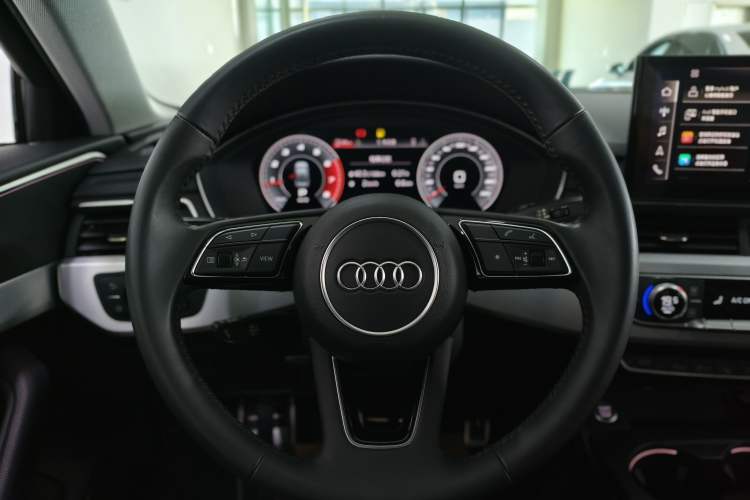 Used Audi A4L 2020 40 TFSI Luxury Dynamic Model Steering Wheel