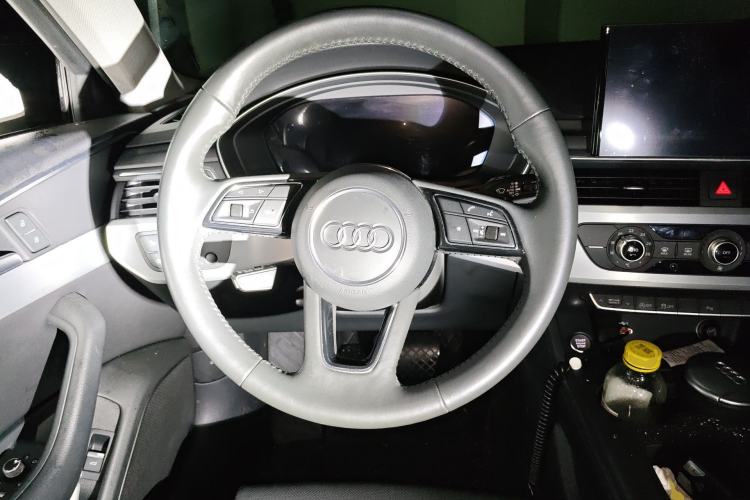 Used Audi A4L 2020 40 TFSI Fashion Dynamic Model Steering Wheel