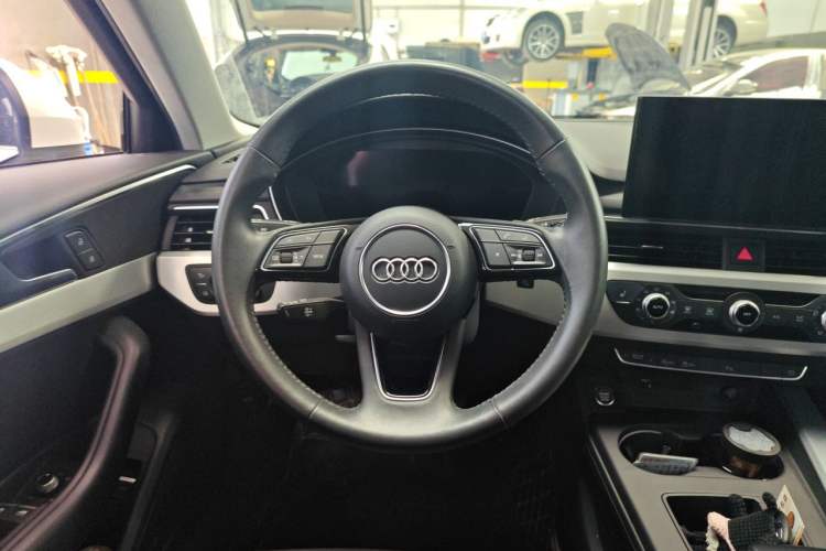 Used Audi A4L 2020 40 TFSI Fashion Dynamic Model Steering Wheel