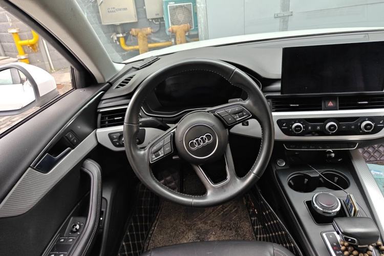 Used Audi A4L 2020 40 TFSI Fashionable and Elegant Model Steering Wheel