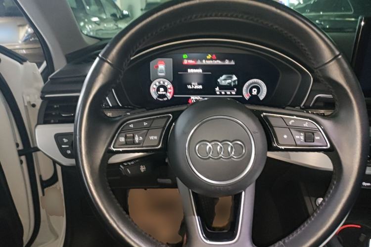 Used Audi A4L 2020 40 TFSI Luxury Dynamic Model Steering Wheel