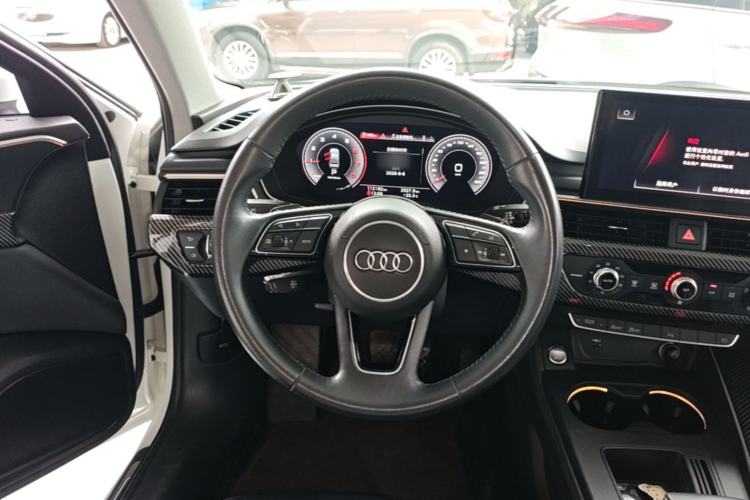 Used Audi A4L 2020 40 TFSI Fashionable and Elegant Model Steering Wheel