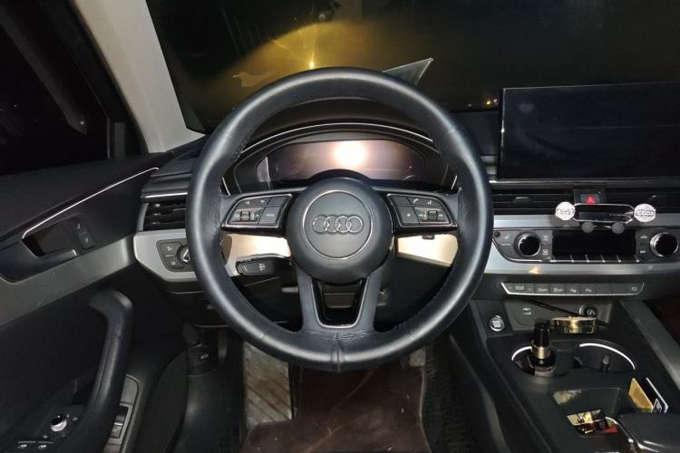 Used Audi A4L 2020 40 TFSI Luxury Dynamic Model Steering Wheel