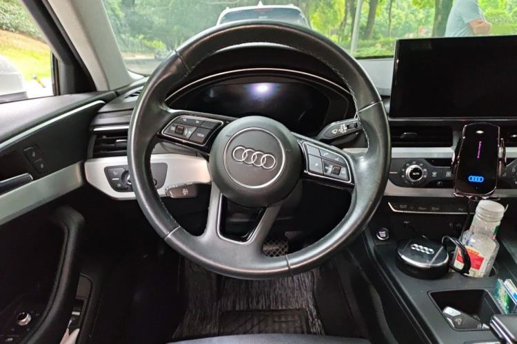 Used Audi A4L 2020 40 TFSI Fashion Dynamic Model Steering Wheel