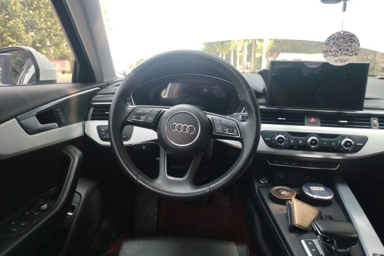 Used Audi A4L 2020 40 TFSI Fashion Dynamic Model Steering Wheel