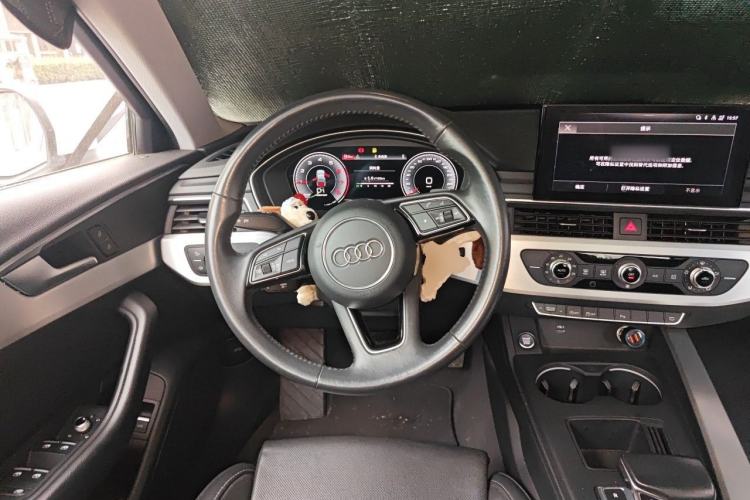 Used Audi A4L 2020 40 TFSI Fashion Dynamic Model Steering Wheel