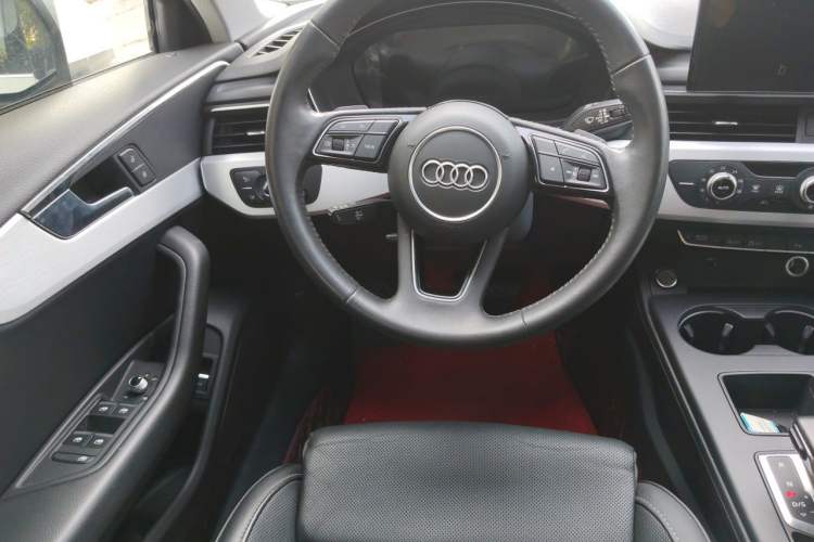 Used Audi A4L 2020 40 TFSI Fashion Dynamic Model Steering Wheel