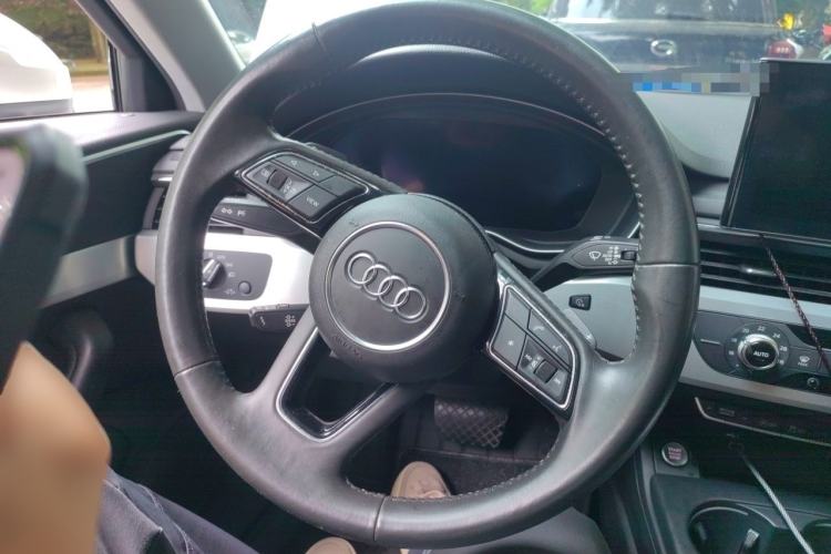 Used Audi A4L 2020 40 TFSI Fashion Dynamic Model Steering Wheel