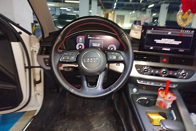 Used Audi A4L 2020 40 TFSI Fashion Dynamic Model Steering Wheel