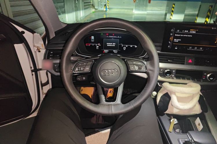Used Audi A4L 2020 40 TFSI Luxury Dynamic Model Steering Wheel