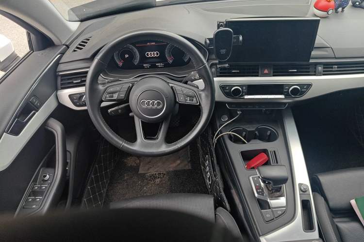 Used Audi A4L 2020 40 TFSI Luxury Dynamic Model Steering Wheel