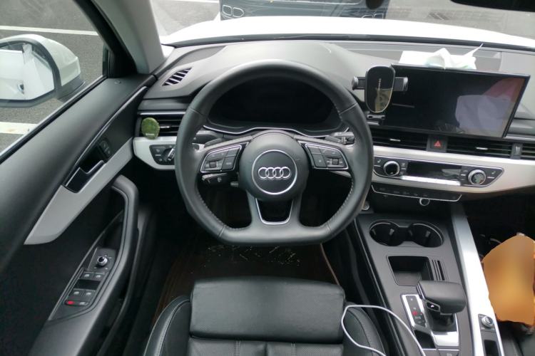 Used Audi A4L 2020 40 TFSI Luxury Dynamic Model Steering Wheel
