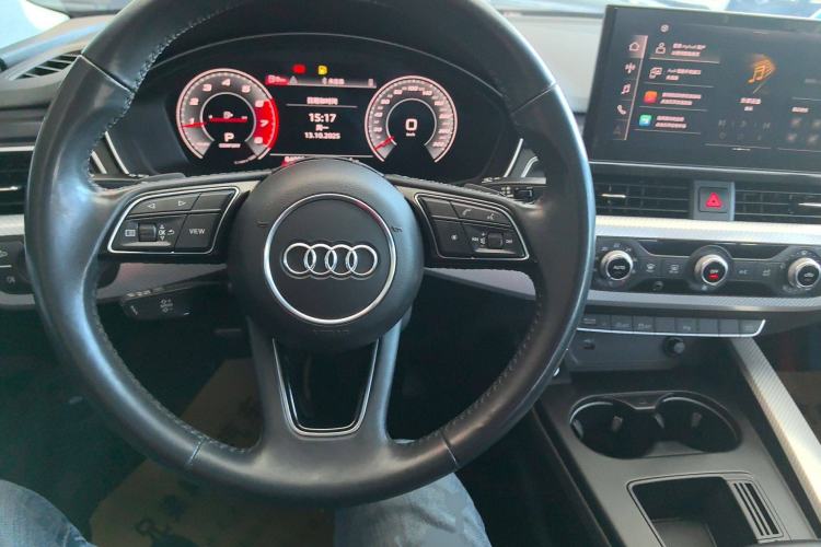 Used Audi A4L 2020 40 TFSI Fashionable and Elegant Model Steering Wheel