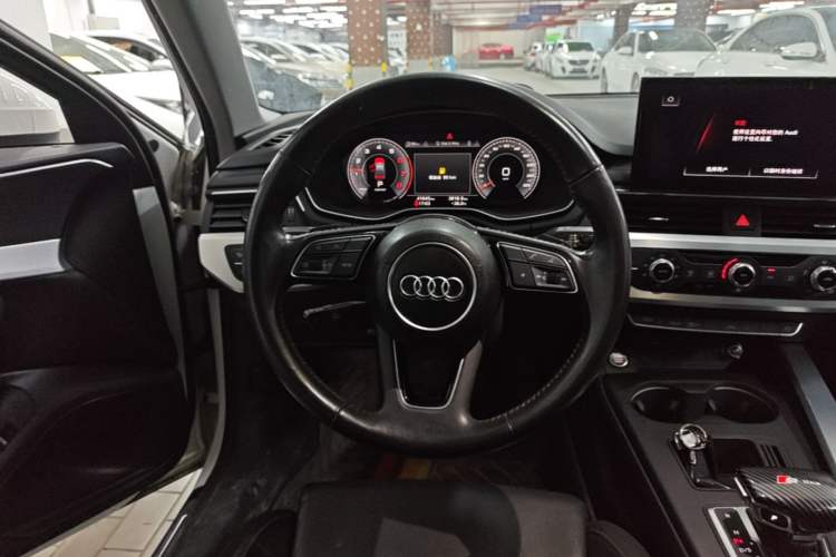 Used Audi A4L 2020 40 TFSI Luxury Dynamic Model Steering Wheel