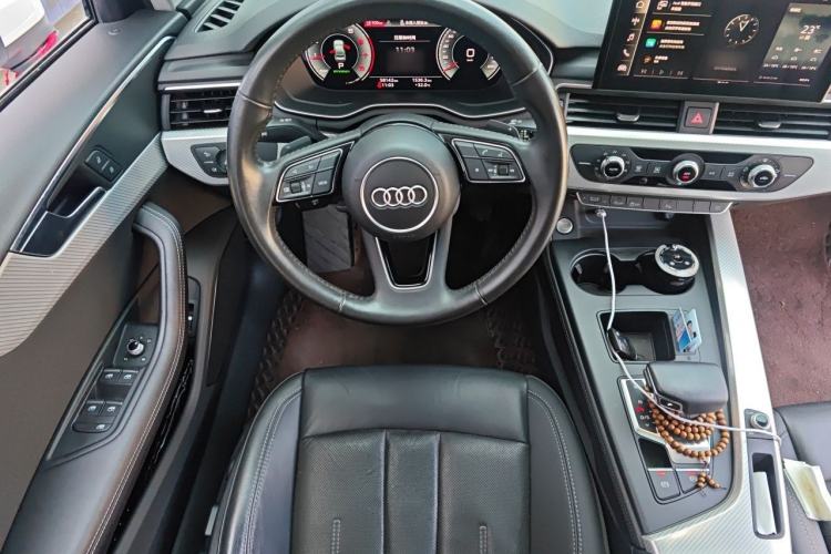 Used Audi A4L 2020 40 TFSI Fashionable and Elegant Model Steering Wheel