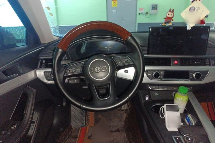 Used Audi A4L 2020 40 TFSI Fashionable and Elegant Model Steering Wheel