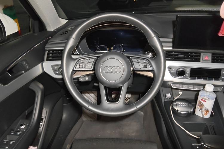 Used Audi A4L 2020 40 TFSI Luxury Dynamic Model Steering Wheel