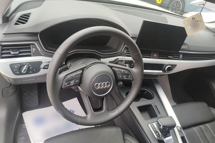 Used Audi A4L 2020 40 TFSI Luxury Dynamic Model Steering Wheel
