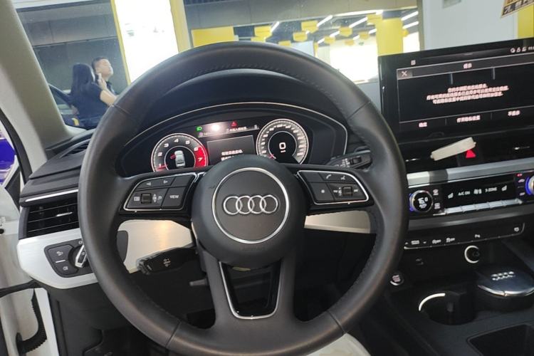 Used Audi A4L 2020 40 TFSI Fashion Dynamic Model Steering Wheel