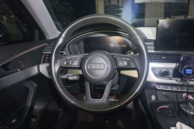 Used Audi A4L 2020 40 TFSI Luxury Dynamic Model Steering Wheel