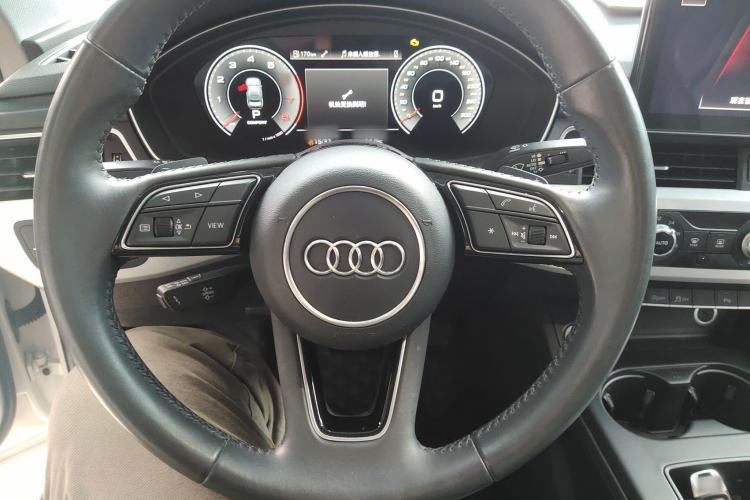 Used Audi A4L 2020 40 TFSI Fashion Dynamic Model Steering Wheel