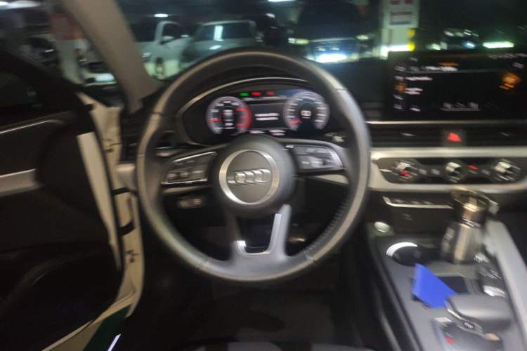 Used Audi A4L 2020 40 TFSI Fashionable and Elegant Model Steering Wheel