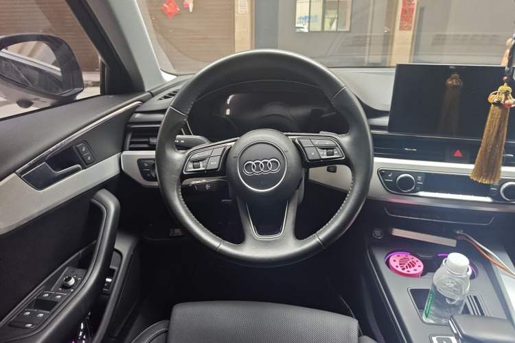 Used Audi A4L 2020 40 TFSI Luxury Dynamic Model Steering Wheel