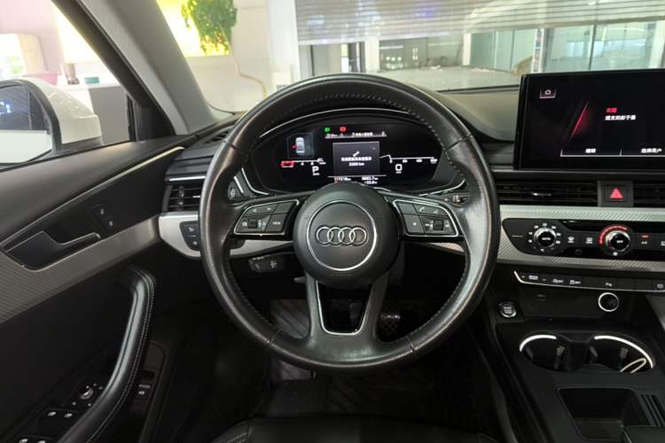 Used Audi A4L 2020 40 TFSI Fashionable and Elegant Model Steering Wheel