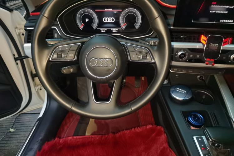 Used Audi A4L 2020 40 TFSI Fashionable and Elegant Model Steering Wheel