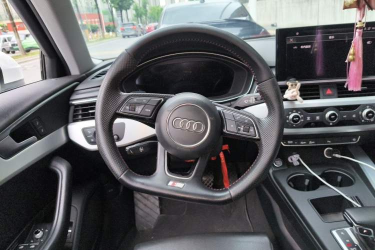 Used Audi A4L 2020 40 TFSI Fashion Dynamic Model Steering Wheel