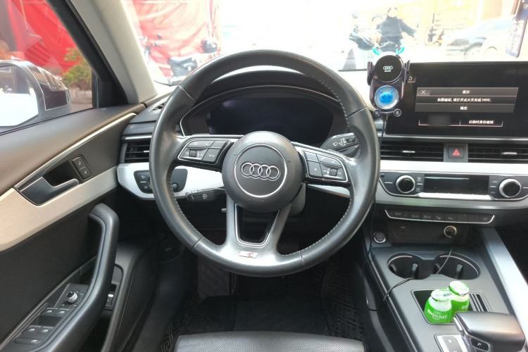 Used Audi A4L 2020 40 TFSI Luxury Dynamic Model Steering Wheel
