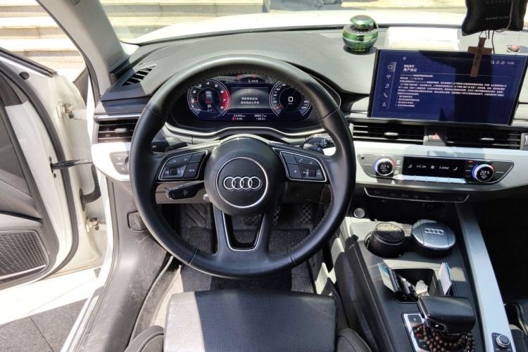 Used Audi A4L 2020 40 TFSI Luxury Dynamic Model Steering Wheel