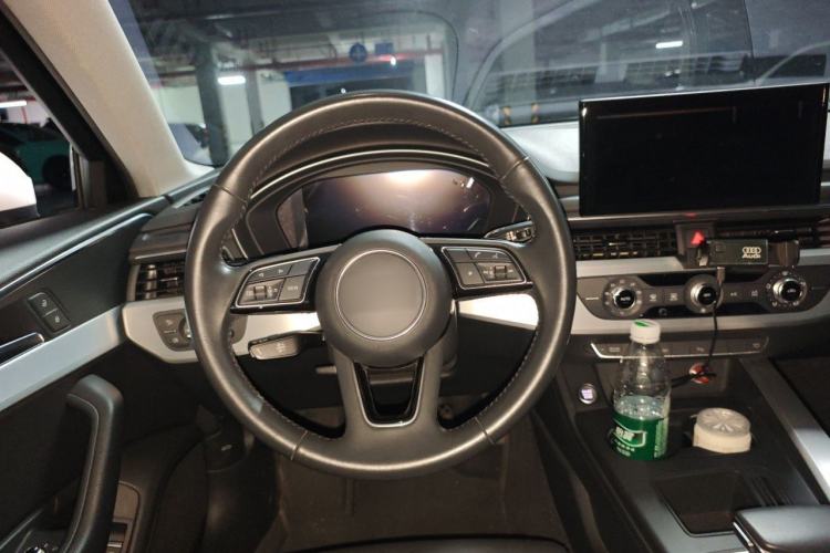 Used Audi A4L 2020 40 TFSI Fashion Dynamic Model Steering Wheel