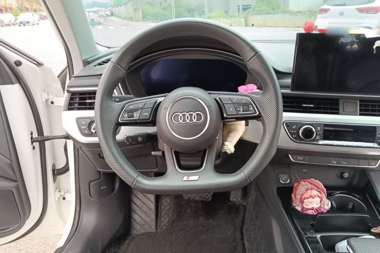 Used Audi A4L 2020 40 TFSI quattro Luxury Dynamic Model Steering Wheel