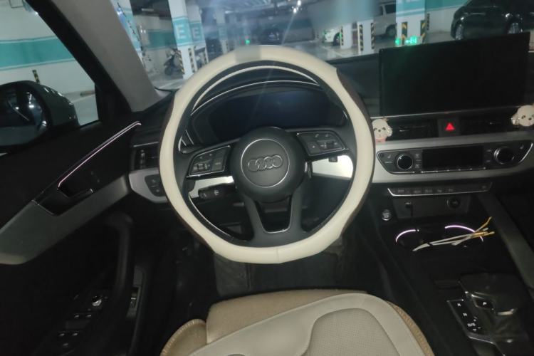 Used Audi A4L 2020 40 TFSI Luxury Dynamic Model Steering Wheel