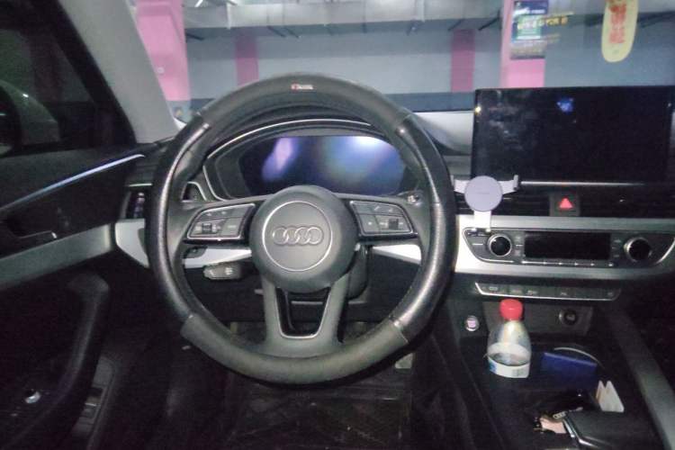Used Audi A4L 2020 40 TFSI Fashion Dynamic Model Steering Wheel