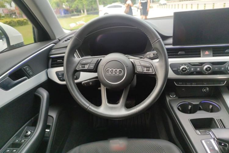 Used Audi A4L 2020 40 TFSI Fashion Dynamic Model Steering Wheel