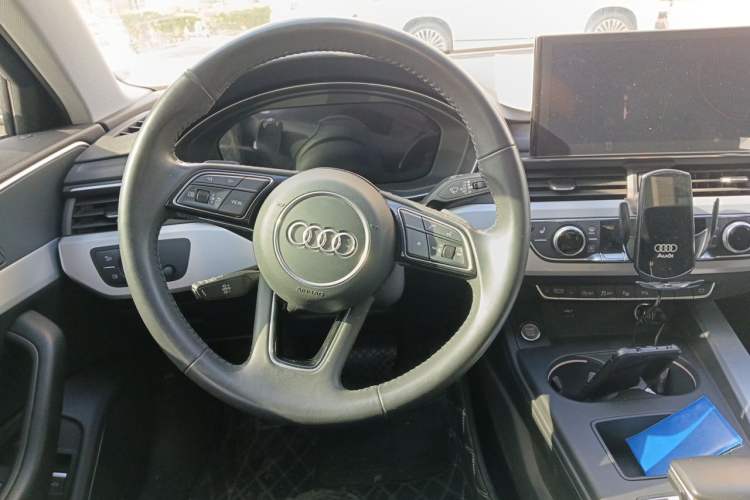 Used Audi A4L 2020 40 TFSI Luxury Dynamic Model Steering Wheel