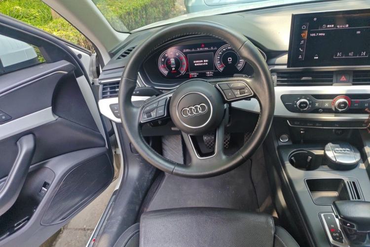 Used Audi A4L 2020 40 TFSI Fashion Dynamic Model Steering Wheel