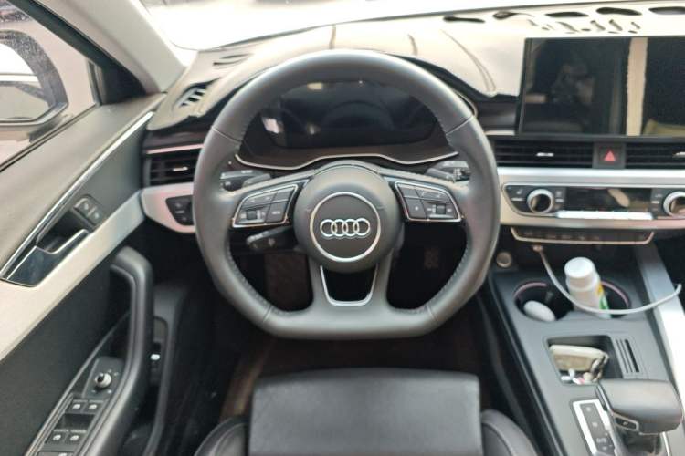 Used Audi A4L 2020 40 TFSI Luxury Dynamic Model Steering Wheel