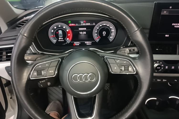 Used Audi A4L 2020 40 TFSI Fashionable and Elegant Model Steering Wheel