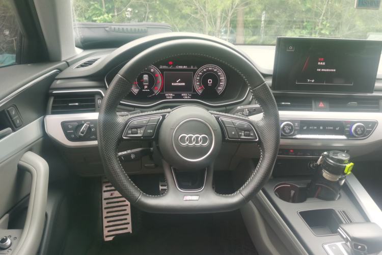 Used Audi A4L 2020 40 TFSI Luxury Dynamic Model Steering Wheel