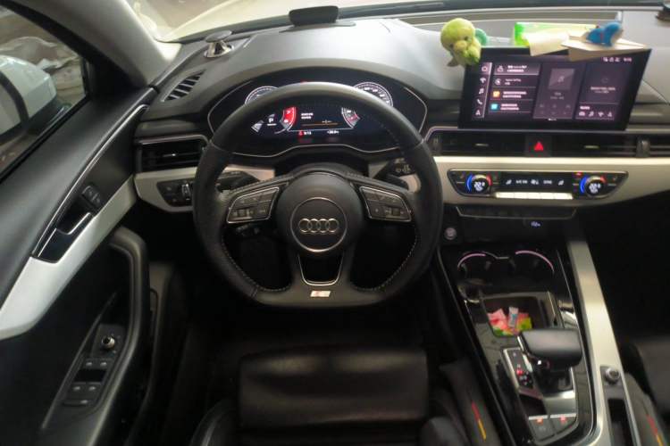 Used Audi A4L 2020 40 TFSI Luxury Dynamic Model Steering Wheel