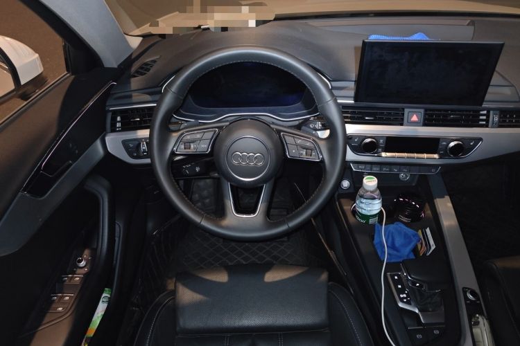 Used Audi A4L 2020 40 TFSI Luxury Dynamic Model Steering Wheel