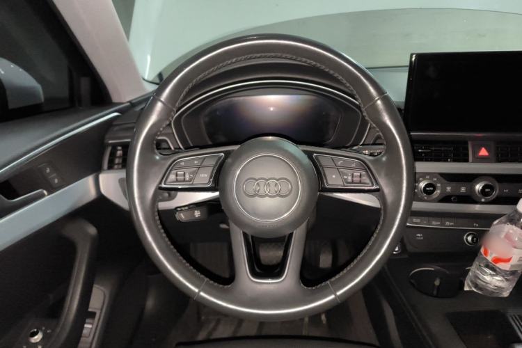Used Audi A4L 2020 40 TFSI Fashion Dynamic Model Steering Wheel