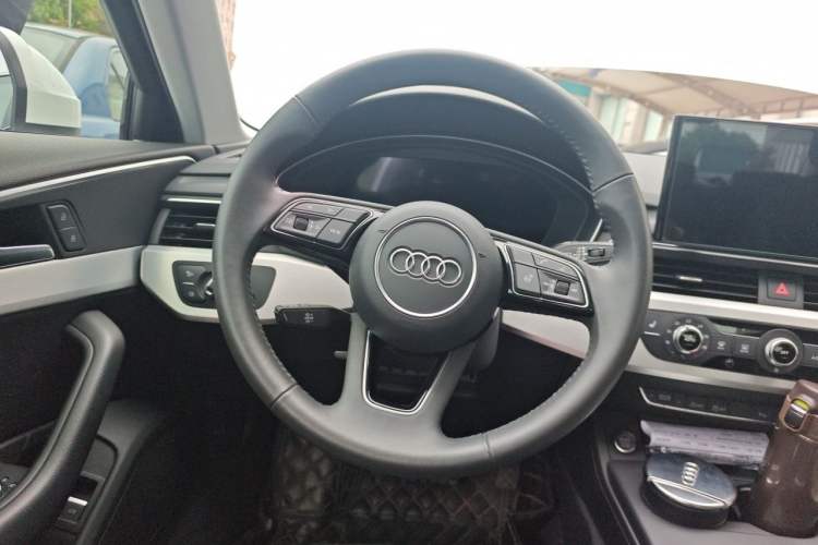 Used Audi A4L 2020 40 TFSI Fashion Dynamic Model Steering Wheel