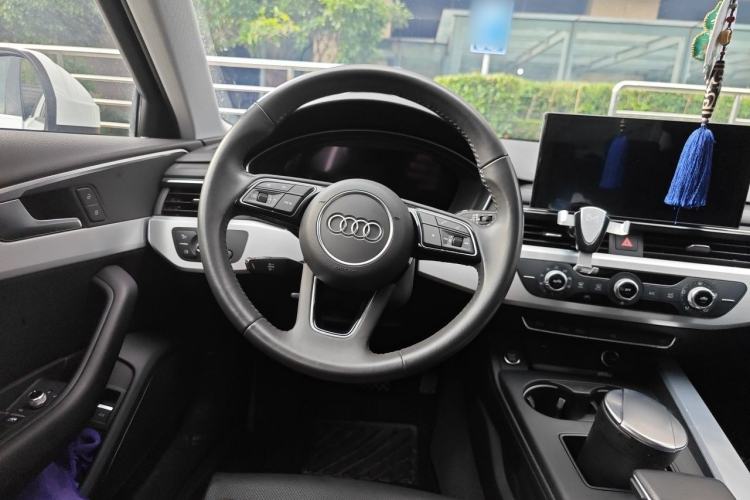 Used Audi A4L 2020 40 TFSI Fashion Dynamic Model Steering Wheel