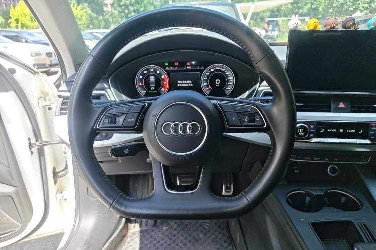 Used Audi A4L 2020 40 TFSI Luxury Dynamic Model Steering Wheel