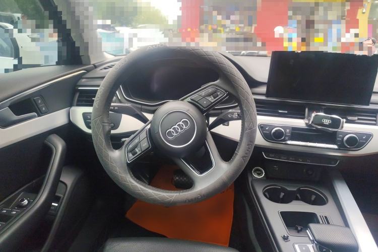 Used Audi A4L 2020 40 TFSI Luxury Dynamic Model Steering Wheel